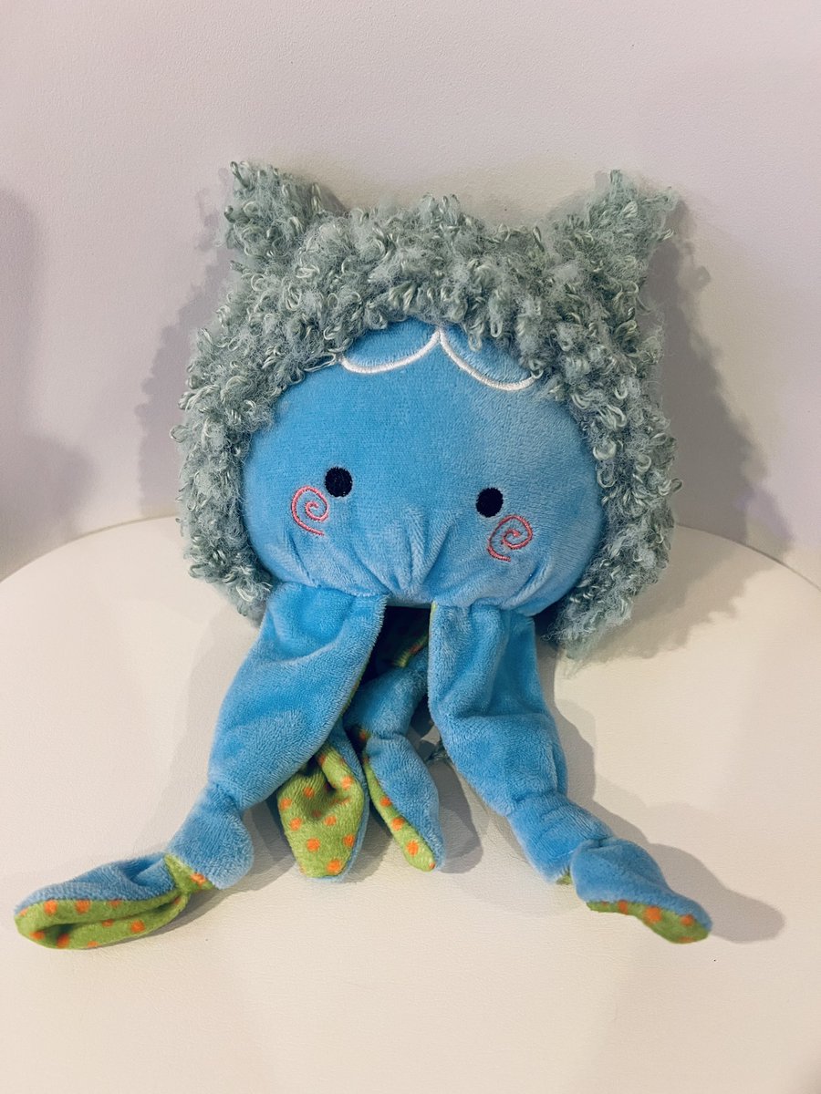 utaami289's tweet photo. クラゲ🪼が猫ちゃんに…🐱
ベストの息抜きに編み物🤗🧶 https://t.co/WgNpUn6RzE