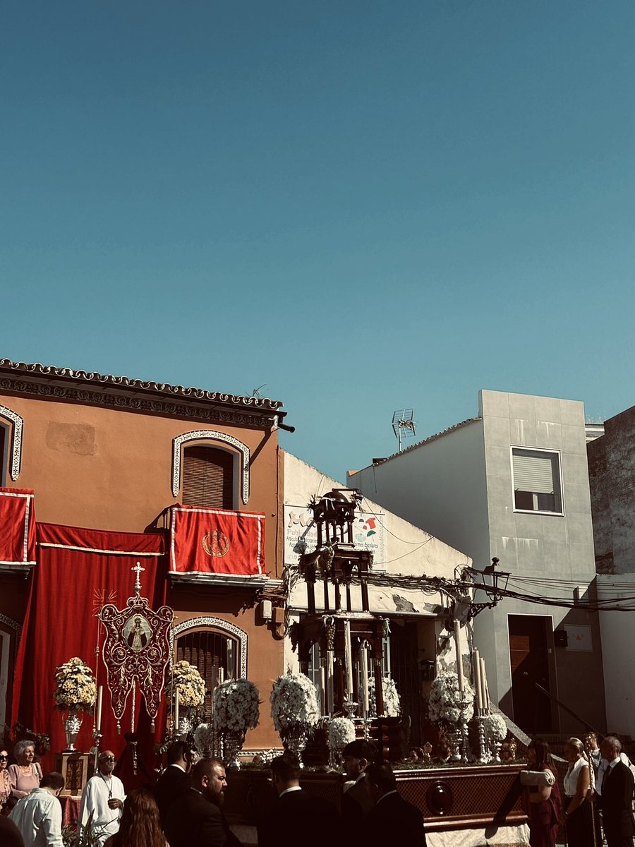 bandadealbaida's tweet photo. 🔴 Discurre el Santísimo por la Calle Vicente Aleixandre.

🎶 𝗟𝗮 𝗦𝗮𝗻𝗴𝗿𝗲 𝘆 𝗹𝗮 𝗚𝗹𝗼𝗿𝗶𝗮
🎶 𝗩𝗶𝗿𝗴𝗲𝗻 𝗱𝗲𝗹 𝗥𝗼𝘀𝗮𝗿𝗶𝗼
🎶 𝗖𝗼𝗿𝗽𝘂𝘀 𝗠𝗲𝘂𝗺

@VCruzBormujos 
#𝗦𝘂𝗲𝗻𝗮𝗔𝗹𝗯𝗮𝗶𝗱𝗮📲 https://t.co/Y5NfesDOdI