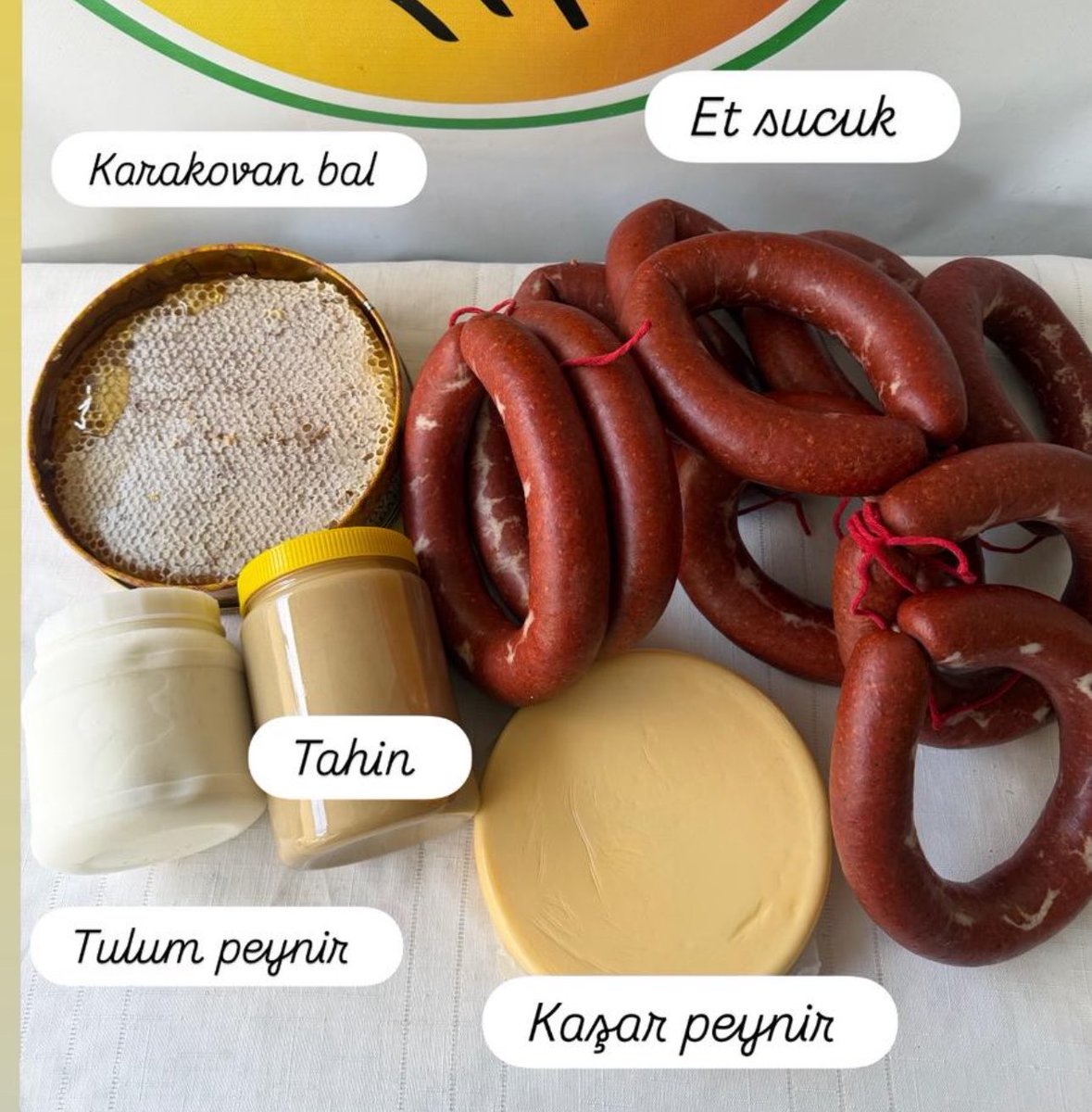 dogal_hanem1's tweet photo. Arkadaşlar bu aralar pek sipariş yok 
RT yaparak destek olabilir misiniz 

Karakovan bal 
Et sucuk 
Tahin 
Kaşar peyniri 
Tulum peyniri 

Sipariş için mesaj atabilirsiniz 
0501 342 02 91 whatsapp https://t.co/Qo4nY3Lju3