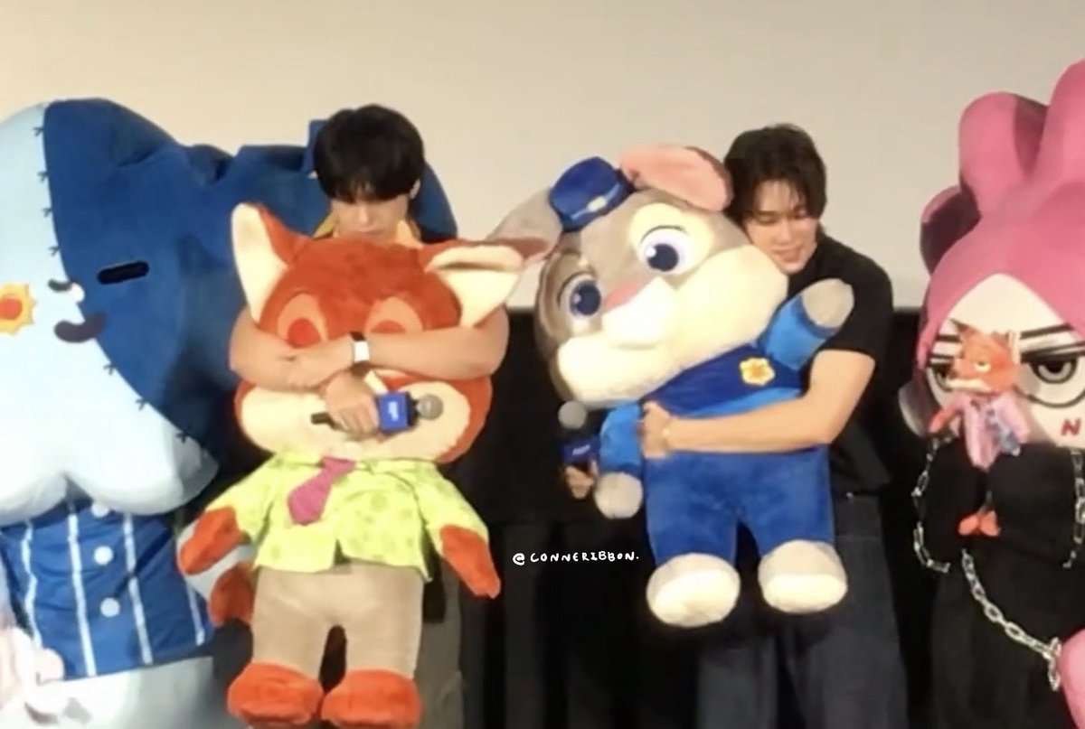 conneribbon's tweet photo. เจ้ย ค้นรูปแล้วเจอ คนนึมคางจุ่ม คนนึมแก้มจุ่ม ՞⸝⸝ᵒ̴̶̷ 𓈞 ᵒ̴̶̷⸝⸝՞✨

#skywongravee #hirunkit_ https://t.co/ArFStZ2OO0