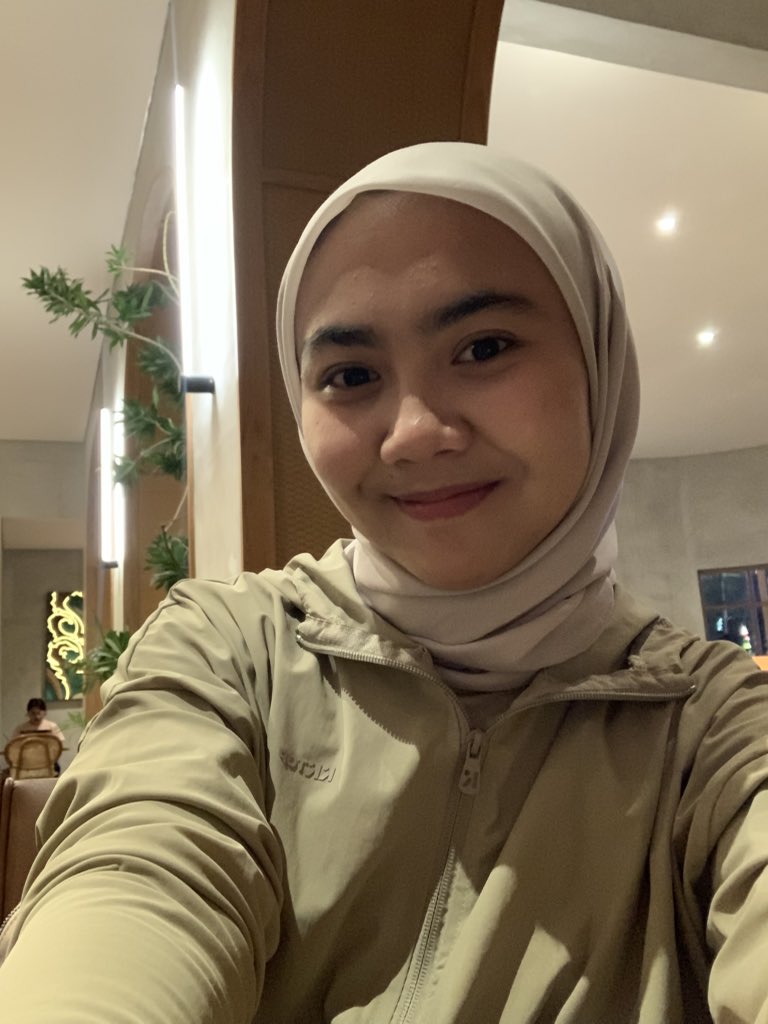 fyibcch's tweet photo. aku sekarang vs sma 🤏🏻 https://t.co/8AGT5kmMwC