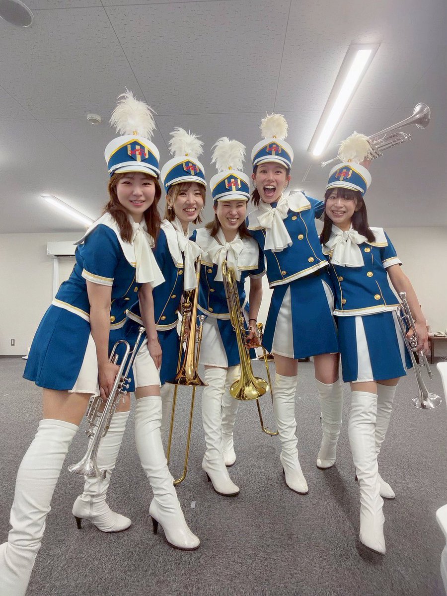 tboc412rip's tweet photo. お昼の演奏も雨の中聴いてくださり
ありがとうございました！！✨

明日からのTCKも宜しくお願い致します♪
そして水曜日は #東京ダービー ！🏇

#東京トゥインクルファンファーレ #東京競馬 https://t.co/sP4fLtHOkg
