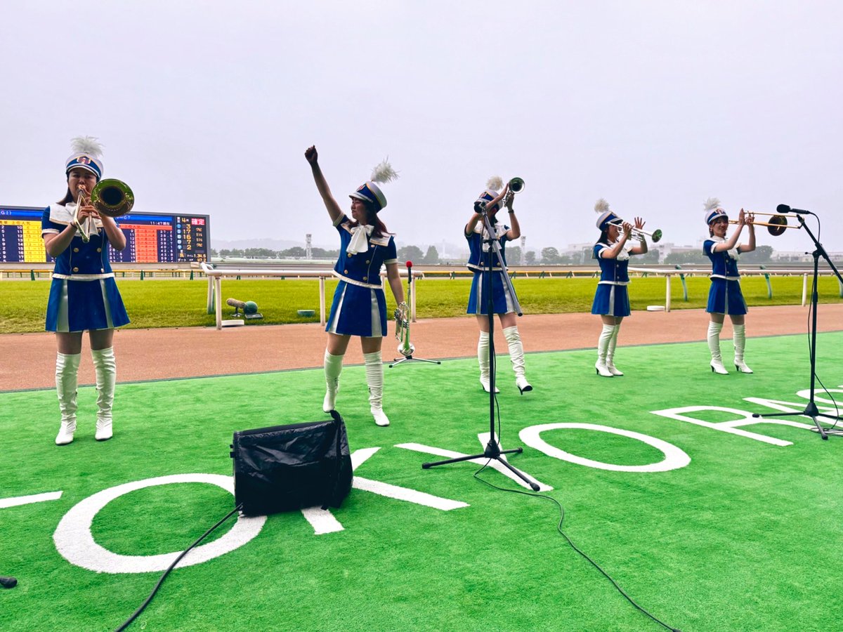 tboc412rip's tweet photo. お昼の演奏も雨の中聴いてくださり
ありがとうございました！！✨

明日からのTCKも宜しくお願い致します♪
そして水曜日は #東京ダービー ！🏇

#東京トゥインクルファンファーレ #東京競馬 https://t.co/sP4fLtHOkg