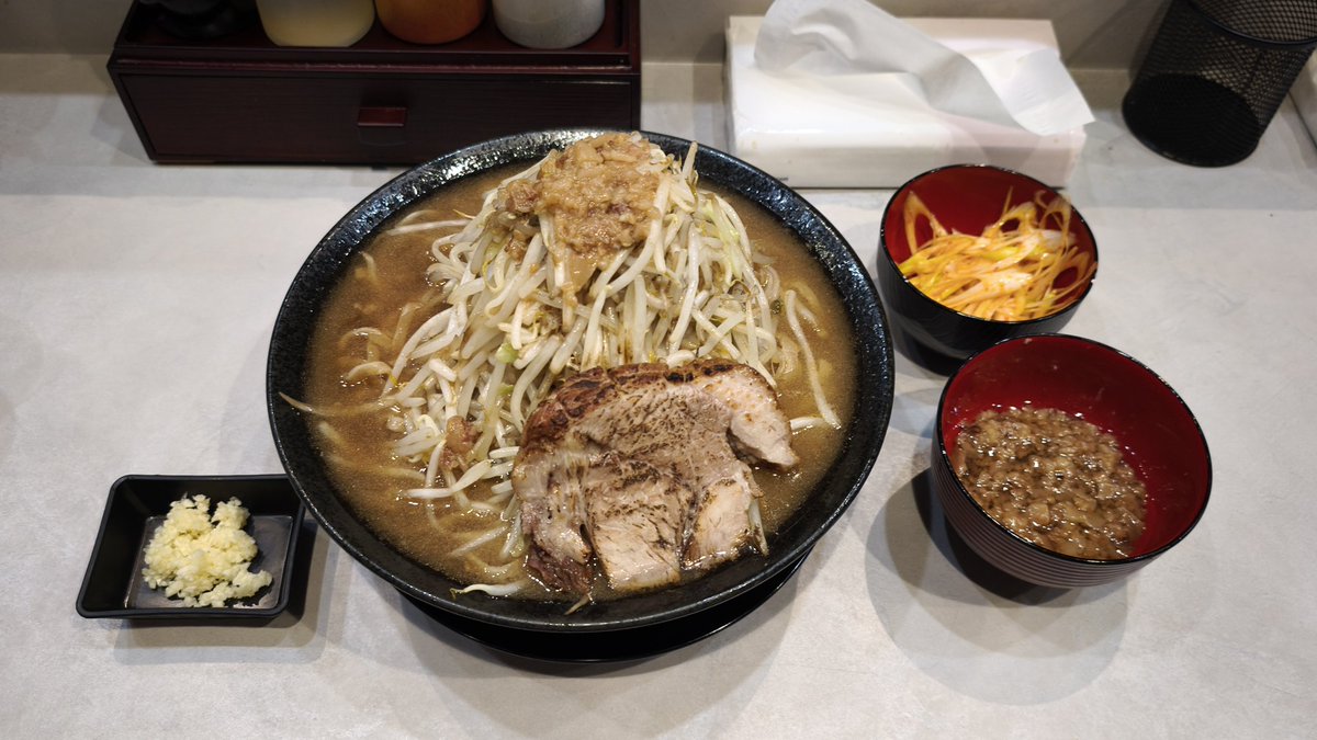 3zea's tweet photo. CRAZY PORK(神保町/御茶ノ水)
ラーメン500g
Ns別YmmAmm 辛ネギ ウデ炙り
いつも通りの豚感強いスープに、辛ネギのラー油感で、旨味が刺激される。特に炒め野菜と辛ネギの相性が抜群。皆様も一度お試しを。
#CRAZYPORK #PORKVIPカード https://t.co/ka1l8eAGdM