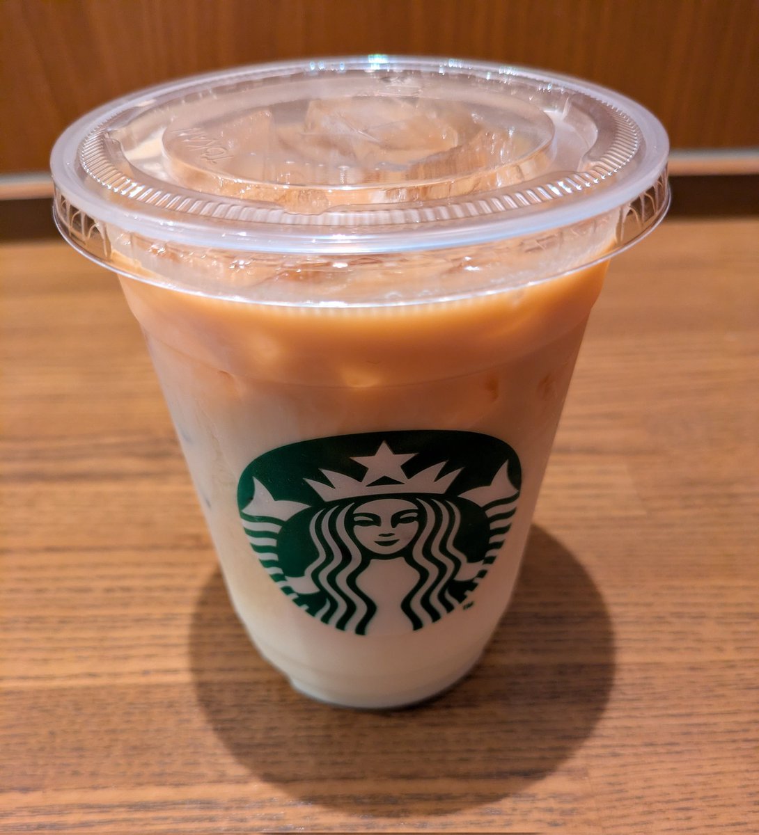 meal_log_'s tweet photo. すたばなう
と、最近見ないワードを書いてみる。
東京ビッグサイトは良い。
よほどの大型イベントでもない限りスタバが空いてる。
『ほうじ茶&amp;クラシックティーラテ』、美味いね😋
久しぶりにスタバで飲んだ☺
#スタバ 
#東京ビッグサイト 
#ほうじ茶アンドクラシックティーラテ 
#ラテ 
#すたばなう https://t.co/jE2FLjNhtK