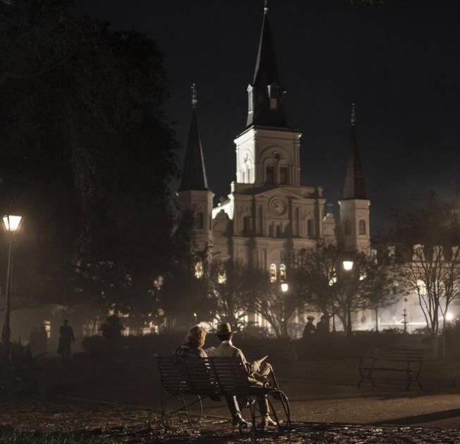 sorrowsofsaints's tweet photo. the ending of ep1 made me appreciate all of loustat’s bench dates even more. to know that they were friends first before lovers, that they were each other's confidante and comfort, without louis asking him of anything else but his company 🥺💔 https://t.co/GQq1GrpCMD