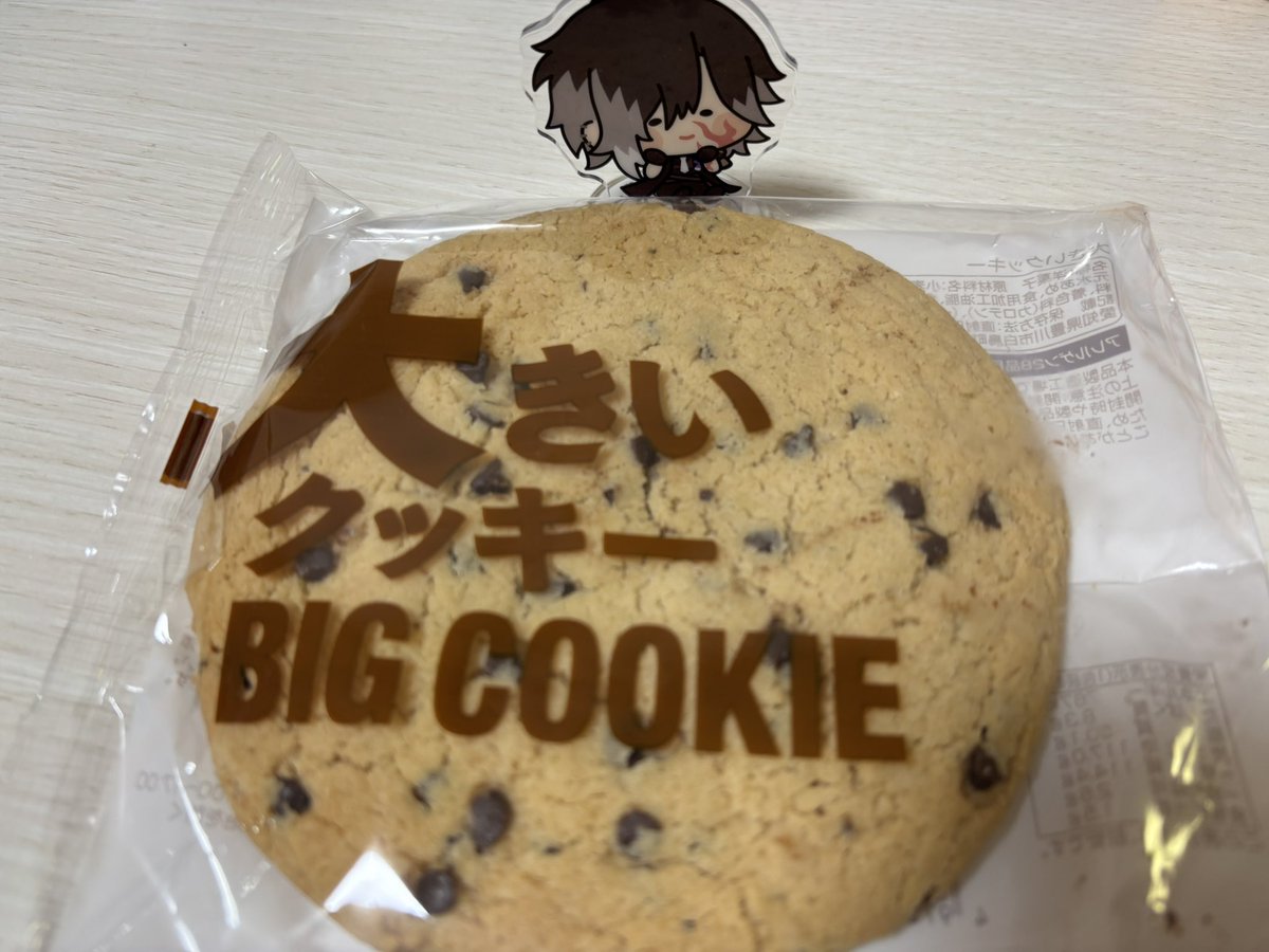 Ranta_3's tweet photo. ファミマにどデカいクッキーあった🍪
んまじきゅさん、美味しそうだね https://t.co/q3KS2vhp4g