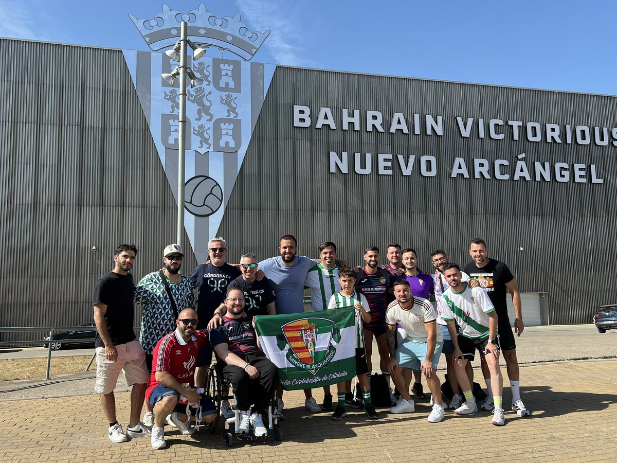 SBvCat's tweet photo. 800 kms de locura para jugar el torneo de peñas de la @fpccf https://t.co/kW9nbdi3hw