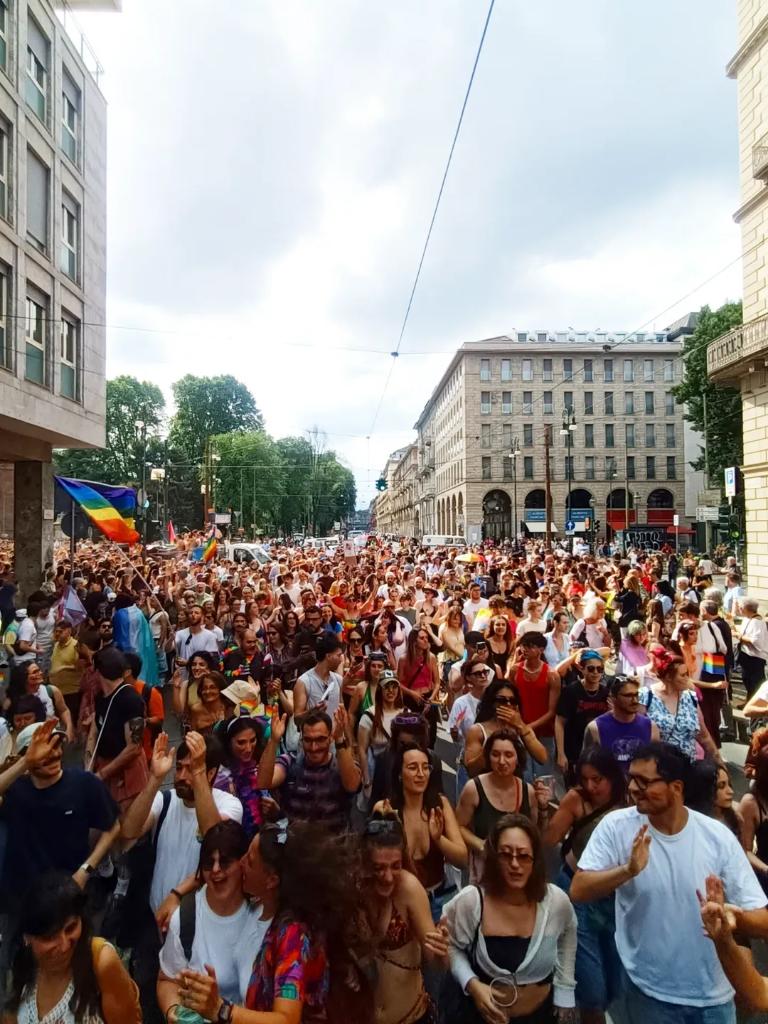torinopossibile's tweet photo. La giornata più colorata dell’anno! 🌈 Un corteo di festa e di lotta tra le strade della nostra città. Siamo qui, siamo queer! 

Buon #pride a tutt* da noi di Possibile Torino ✨ https://t.co/uGfH5jXYia