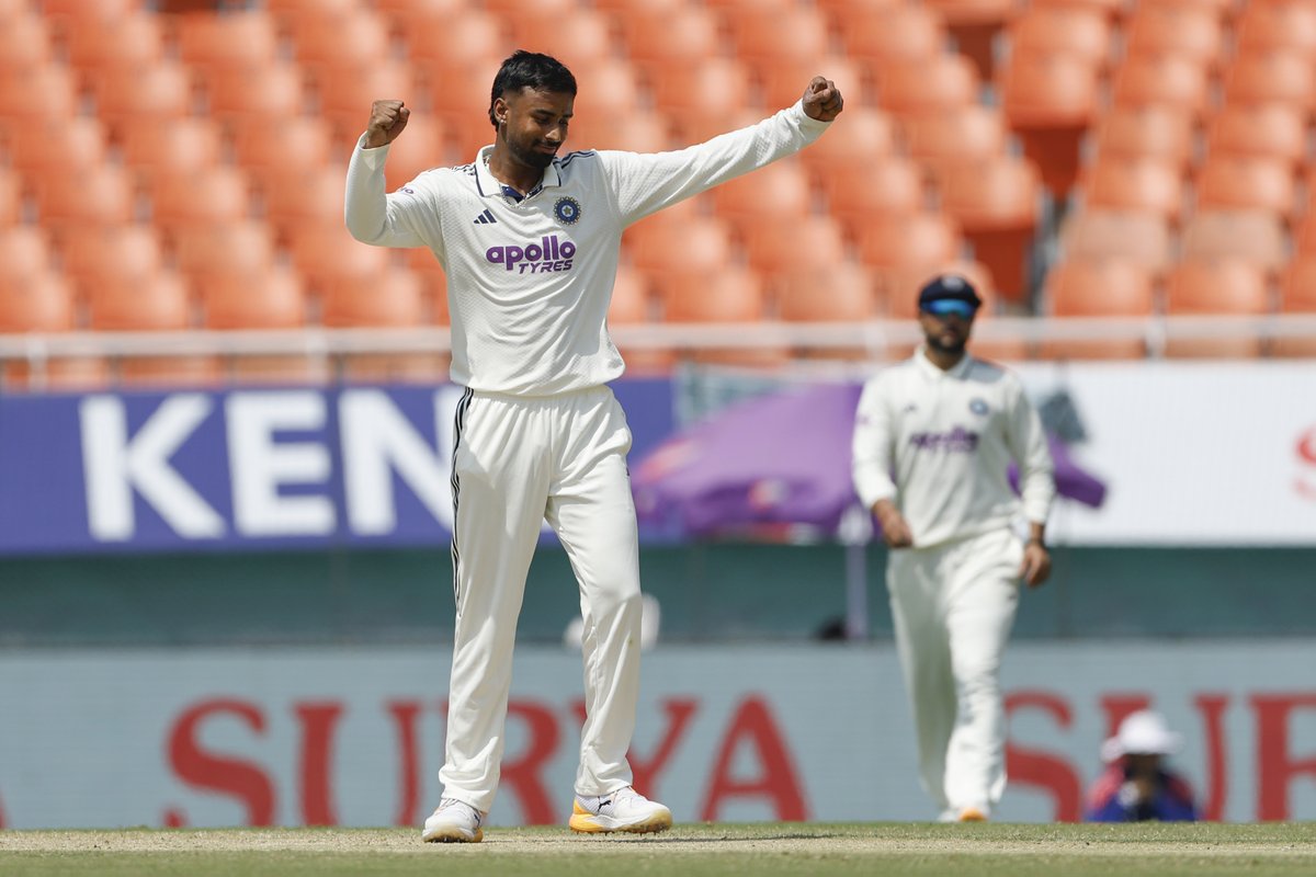 BCCI's tweet photo. That maiden Test wicket feeling! 🥳

Scorecard ▶️ https://t.co/Au50EfVM30

#TeamIndia | #INDvAFG | @IDFCFIRSTBank https://t.co/rIJSt5OsHt