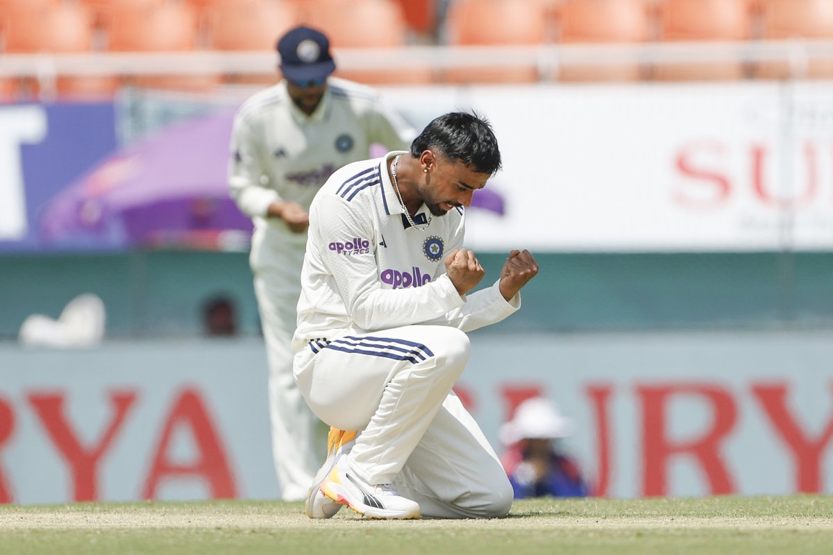 BCCI's tweet photo. That maiden Test wicket feeling! 🥳

Scorecard ▶️ https://t.co/Au50EfVM30

#TeamIndia | #INDvAFG | @IDFCFIRSTBank https://t.co/rIJSt5OsHt