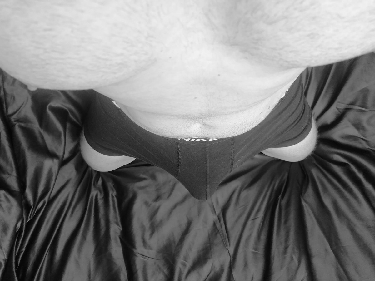 Staszek1000000's tweet photo. Ripple niplles. 
Touch stomach. 
Lick a dick.
Luck on fuck.

#gaywarsaw #warsawgay #nike #gaysneak #polishgay https://t.co/GDYXuZkI0A