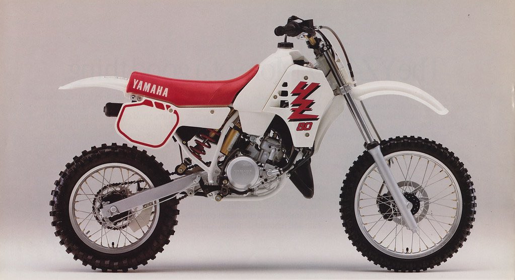 microartlabrai's tweet photo. #みなさんが10万円以下で買った乗り物教えて
年式不明のこの型のYZ80を友達から2.5万で譲ってもらいました。
モトクロスをやりたいってバイク好きの友達に話したら、ウチにあるよって事で譲ってもらい、6kmほど押して持ち帰った思い出。 https://t.co/tmVbosf0L1