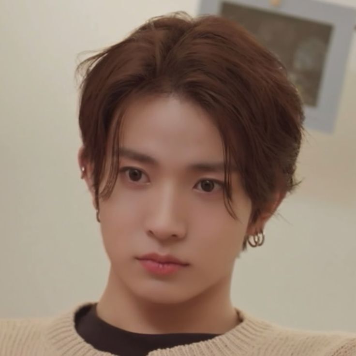 heeseungfess's tweet photo. 1. Heeseung debut solo hanya dg 1 lagu (meski dia sdh mciptakan skitar 10 lagu)

2. Akun2 sosmed blm ada 

3. Info debut bln Juni aja bkn dari Blft lgsg

4. Sisa waktu cuma skitar 14 hari kalo debut seminggu sblm BOF

Blft niat ga sih🥹
Sbnrnya apa ya tujuannya https://t.co/71psIbcMyo
