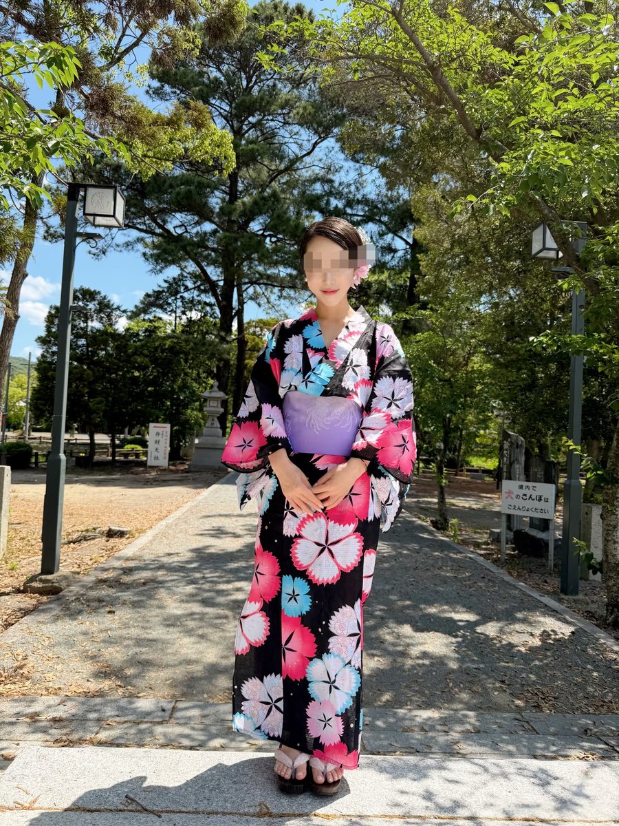 GSXD98's tweet photo. 陪小衣继续漫步东京，她这样撅着真的有味道。 https://t.co/FdMuW2tRRT