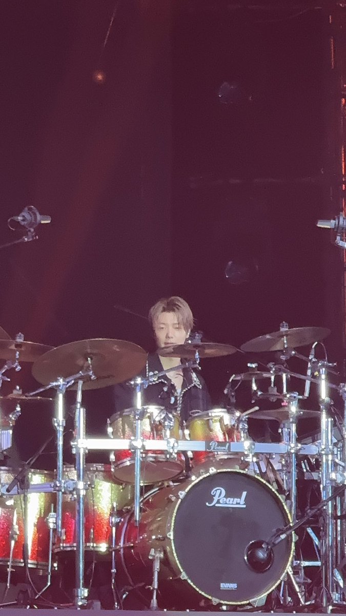 AORPLUs's tweet photo. บุคคลที่ถ่ายรูปและคลิปยากที่สุดในคอน 😂

#강민혁  #CNBLUE3LOGYinBKK https://t.co/VEleuFYcUl