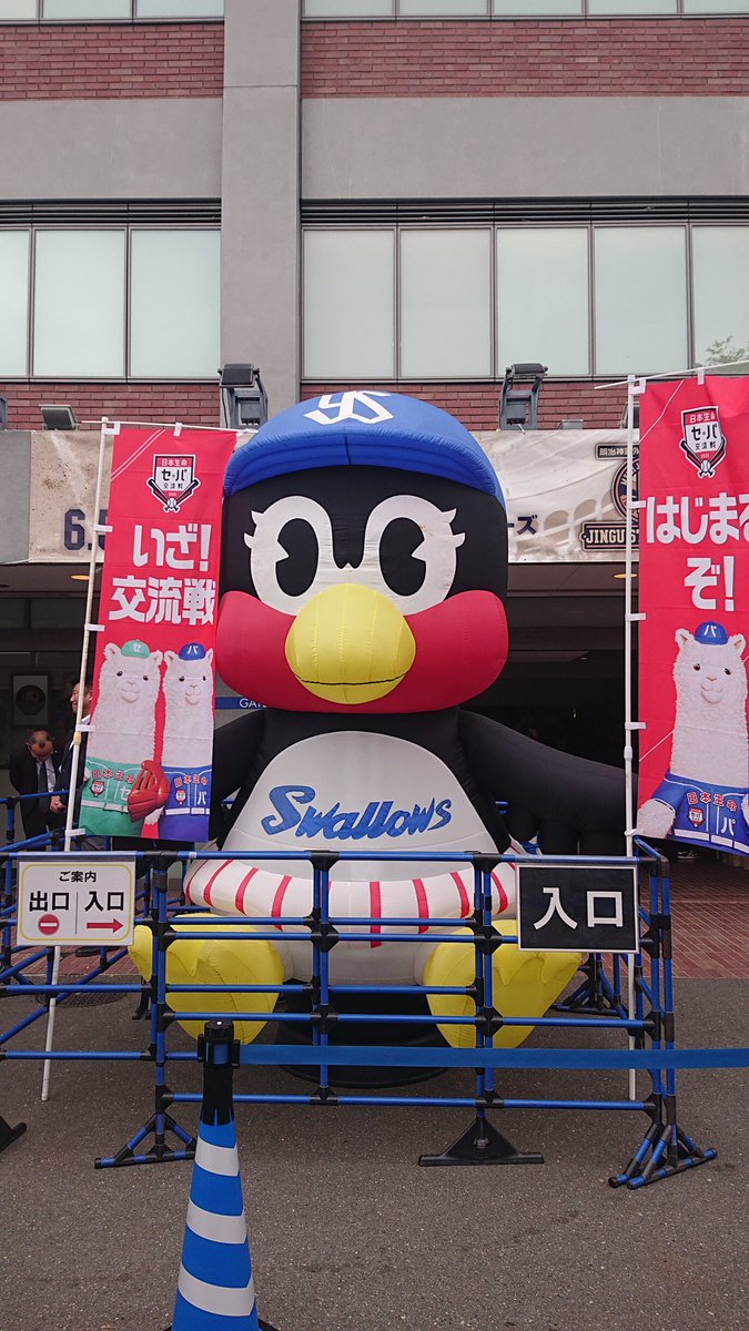 yoppee_d's tweet photo. 終了して颯爽と移動、、、

出口付近なのもありスムーズに

ラグビーも終わる前だったのでスムーズに

駅からバイク乗る際に雨降りだしたのでカッパ着て無事帰宅

これって今日ナイターだったら中止は無いだろうけどコールドコースだったよな

今日は負けたが怪我もなくゲームが行われたのはヨカタネ https://t.co/mVIkTGXhvy