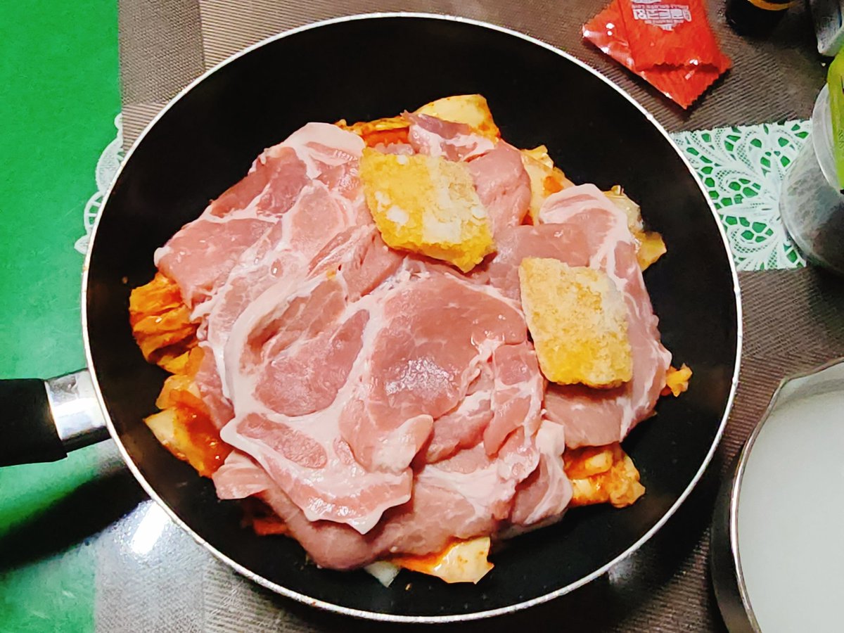 koe2873's tweet photo. 오랜만에 목살 김치찜! https://t.co/1ueTWMUb6s