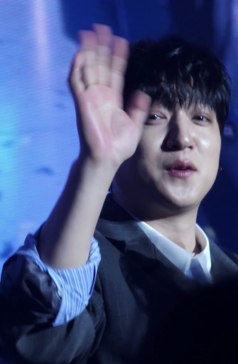 readjillian's tweet photo. 성진: 이따 보자~ (새벽 안개 속으로 사라진다)
나: (홀로 남겨진 채 절규한다) 이따가 언젠데?!!???? 어디로 가면 되는데?!!!??? 성진아!!!!!!! https://t.co/HugK4SiFrC