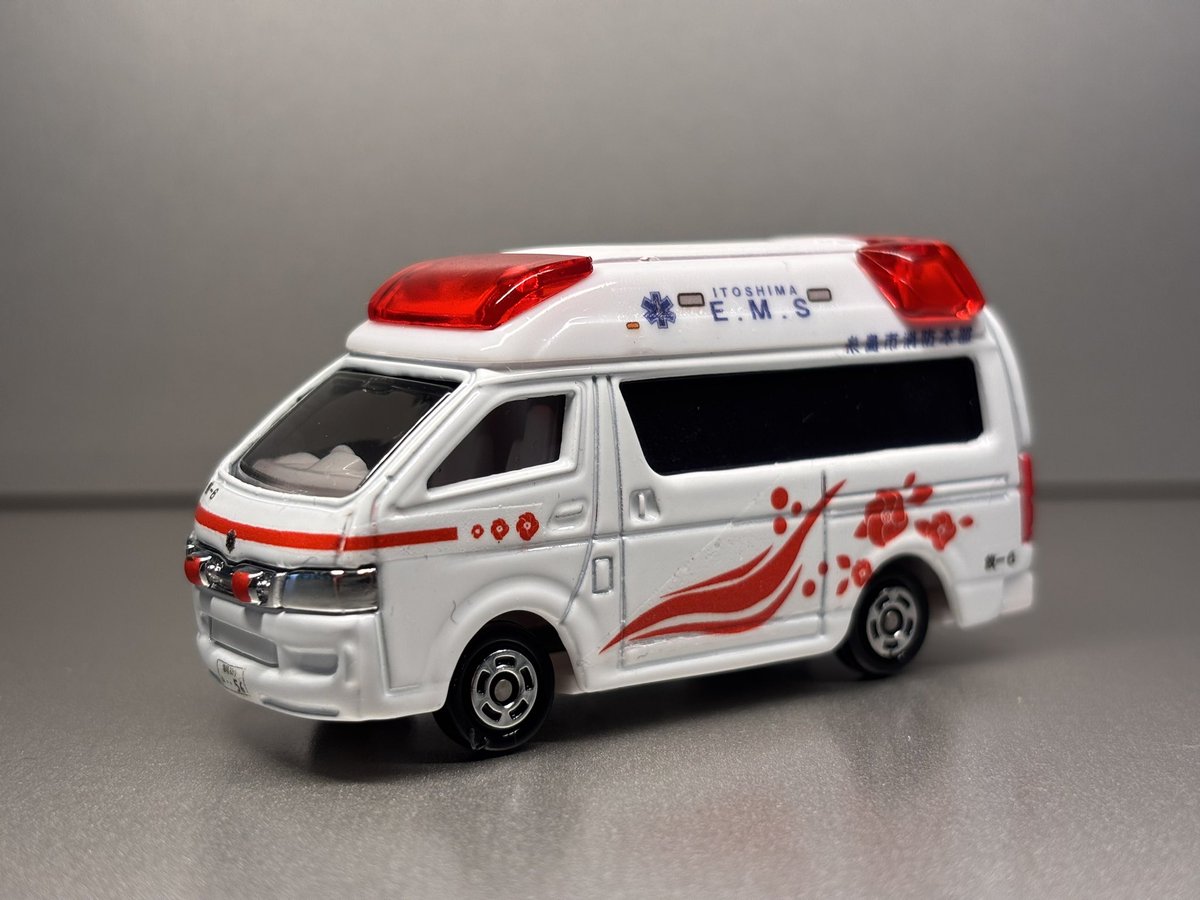 tomio_Factory's tweet photo. 3台ご依頼いただいた中の2台目は糸島市消防部 救急車 仕様でございます🎉車両側面が左右で異なる可愛らしい一台ですね😊こちらも再現に苦労しましたが、キレイに仕上げることができたと思います✨ https://t.co/MsLuQezXML