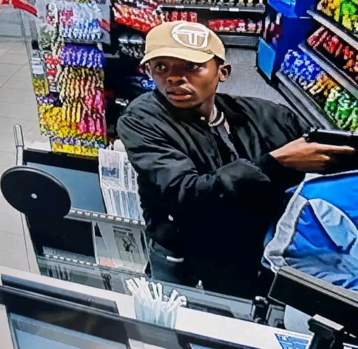 AHT_YssY's tweet photo. ⚠️⚠️Wanted ‼️

Robbed Sasol Garage in Tembisa Ekurhuleni.

Suspects on the run and carrying a real gun.

Kindly send information to the police if you have seen them or know their whereabouts.

Crime free SA. https://t.co/1xRDOxIz7W