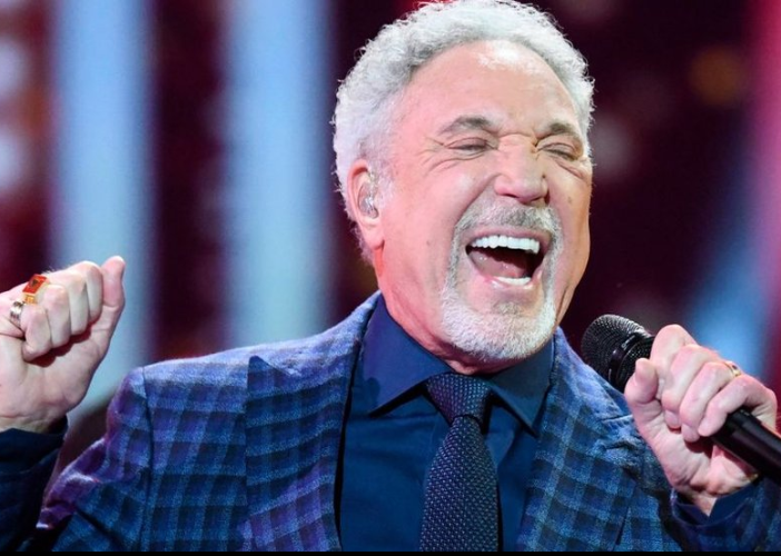 historyrock_'s tweet photo. Happy 86th birthday to the legendary Tom Jones!!

It's amazing how he can still hit those notes at his age. What a legend. https://t.co/EwBnJUHMuo