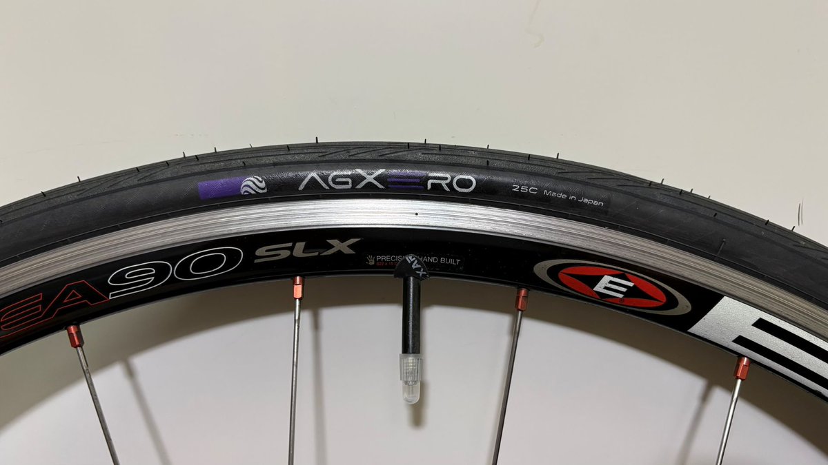 madeki's tweet photo. 若干心配していた(アルミ)リムブレにTPUチューブは、パナレーサー AGXEROとMagene EXARの組み合わせで、富士ヒルの下山でも大丈夫だったのでとりあえずセーフ🙂(人荷物車体合わせて65kg位、ブレーキシューはSWISSSTOP黄色、気温15℃前後、なるべくポンピングブレーキと条件有) https://t.co/lGWC9qPrLX
