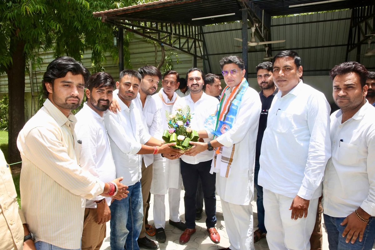 RohitMeenaINC's tweet photo. हज़ार बिजलियां गिरे चाहे लाख आँधियाँ उठे
वो फूल खिल के रहेंगे जो खिलने वाले हैं...

@SachinPilot https://t.co/tUTiaZiR0G