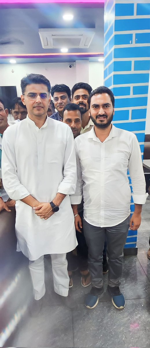 RohitMeenaINC's tweet photo. हज़ार बिजलियां गिरे चाहे लाख आँधियाँ उठे
वो फूल खिल के रहेंगे जो खिलने वाले हैं...

@SachinPilot https://t.co/tUTiaZiR0G