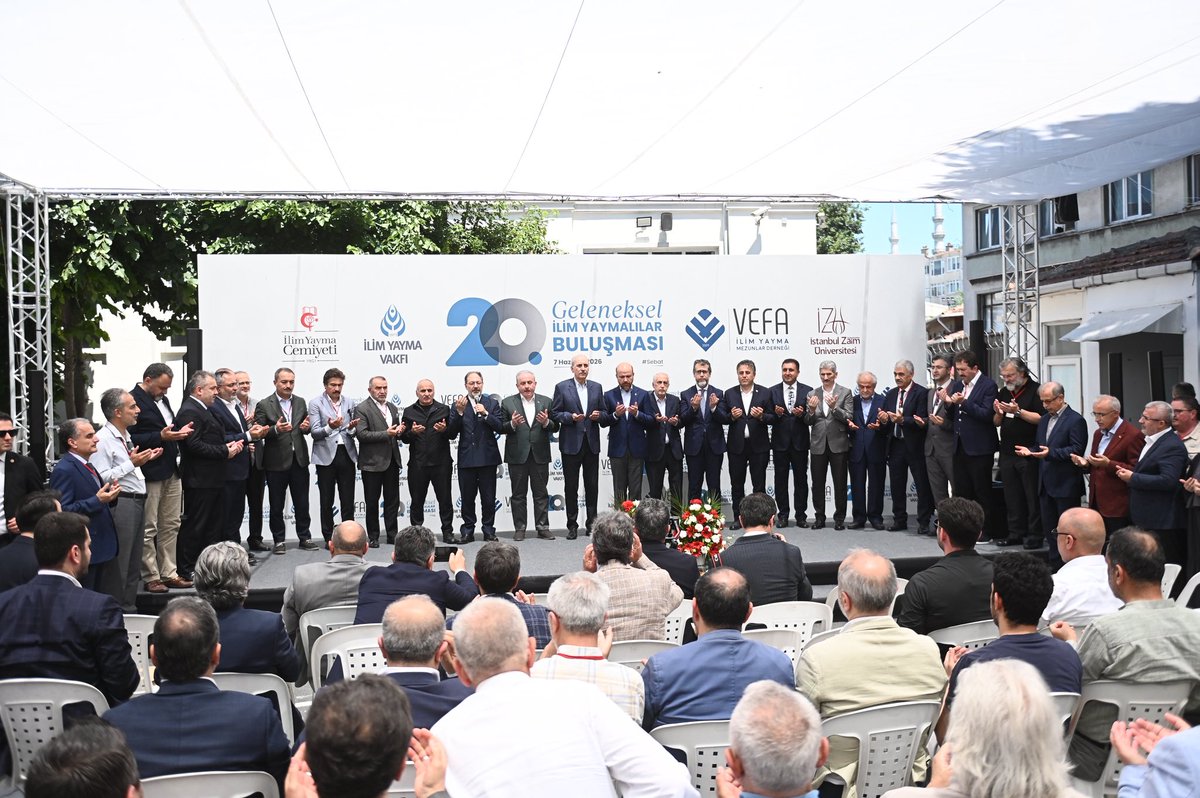 bilalerdogan_TR's tweet photo. İlim Yayma Vakfı Mütevelli Heyeti Başkanı Necmeddin Bilal Erdoğan, İlim Yayma Ailesi olarak düzenlenen 20. Geleneksel İlim Yaymalılar Buluşması programına katıldı. https://t.co/nHEbmUYZK7