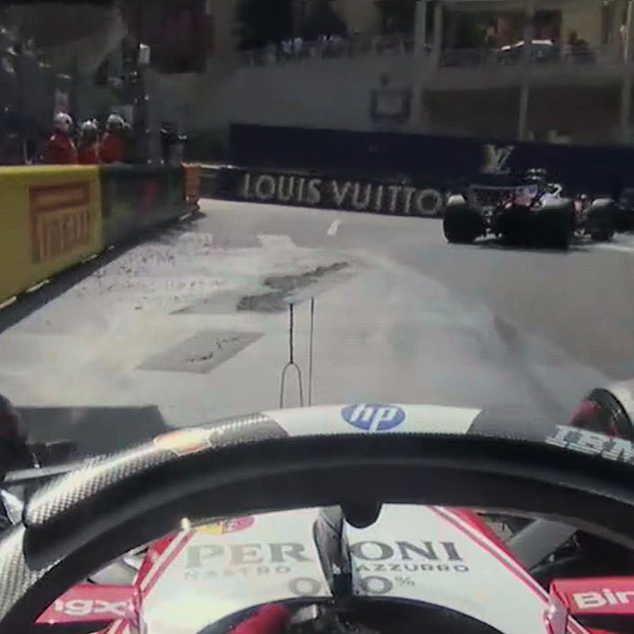 TearOffFR's tweet photo. Au virage 19, là où Charles Leclerc et Lance Stroll sont sortis, le bitume se décolle

C'est la raison du drapeau rouge !

#F1 #MonacoGP https://t.co/fJi99EiMg4