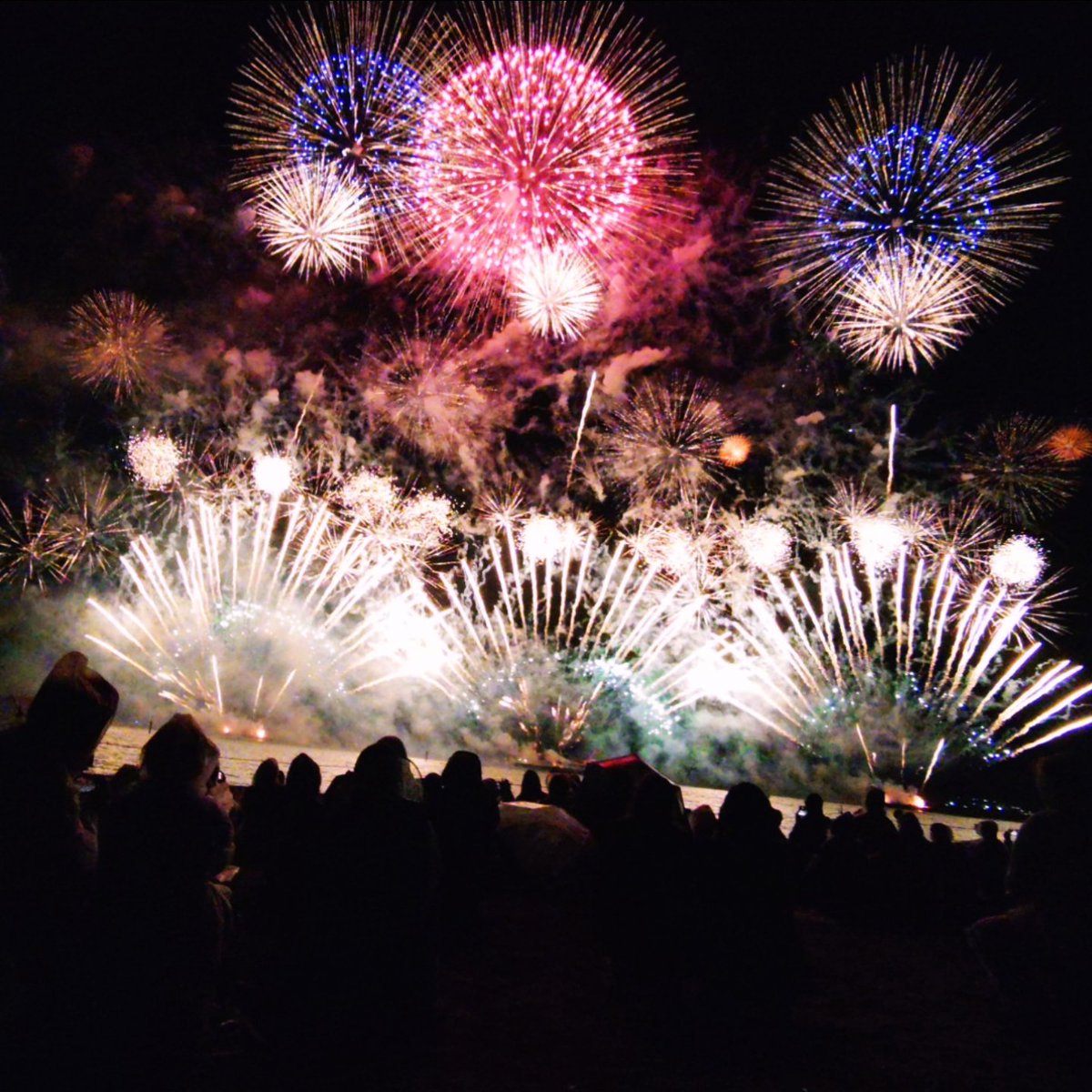 DHisLamiD's tweet photo. JAPAN FIREWORKS EXPO 2026 in Osaka – Nishikinohama
ホンマに凄かった！感動！最高でした！
４月延期になって、調整等尽力していただき、今日も雨の中でしたが、開催していただきありがとうございました！ https://t.co/24XUzIOMdg