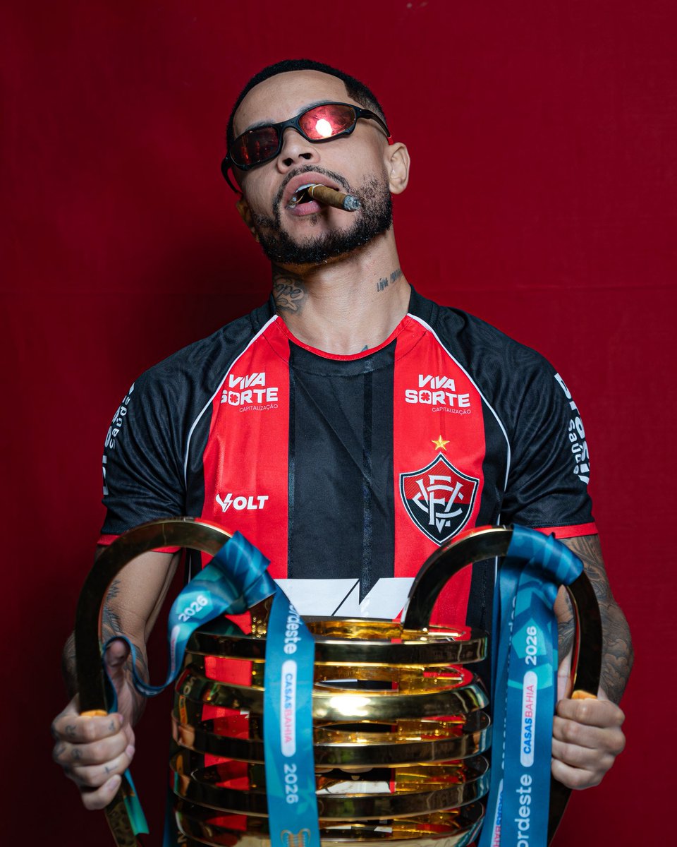 kahecv's tweet photo. Meu deus eu pequei eu cobicei um homem casado e pai de três 😭😭😭😭 https://t.co/3P79vaNthi