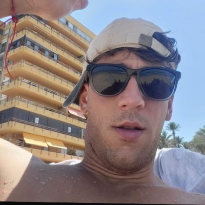 hdlrnw's tweet photo. @JBlasco7 @JoseCarrasco_98 @albadelp Joaquín, con esa cara no puedes meterte con el físico de nadie. Salu2 https://t.co/uyyhaKSxED