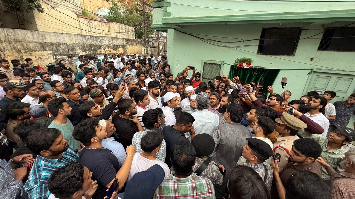 aimim_national's tweet photo. Majlisi qiyaadat ki kaamyab numaindagi par Halqa-e-Parlimaani Hyderabad mein taraqqiaati kaamo'n ka silsila tezi se jaari hai.

Aaj 7 June 2026 ko Sadr-e-Majlis Barrister @asadowaisi Sahab ne AIMIM MLA Janab @zulfeqaraimim Sahab ke sath Halqa-e-Assembly Charminar ke Pathergatti aur Moghalpura Division mein ₹3.34 crore ki laagat se mukhtalif taraqqiati kaamo'n ka iftetaah anjaam diya.

Is mauqe par AIMIM Charminar Incharge Janab Mohsin Bin Abdullah Balala Sahab, Charminar ke Ex-Corporators, Sudoor-o-Mohtamadeen, Active workers ke sath sath muhibban-e-Majlis ki badi tadaad maujood thi.