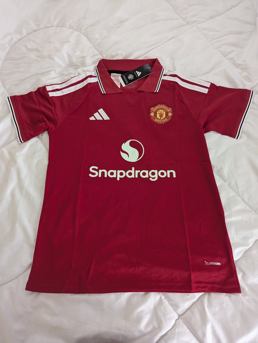 Clemjay265's tweet photo. Manchester United 2026/27 season Jersey
Can you spot the difference? https://t.co/9wf3ml7NaE