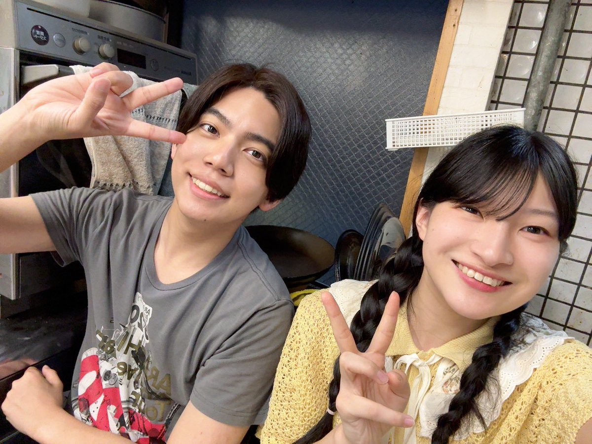 TKST_KNT's tweet photo. リブ・リブ・リブ
私的初日があけました。
ありがとうございます。
まゆちは千穐楽。お疲れ様！
ジェーンさんとも最後でした…
りかちは引き続き兄妹です。
亀さんも来週また一緒です。
プレゼントお手紙もありがとうございます。

アーニャ…いえ、兄役の竹下健人です。
6/14もよろしくお願いします。 https://t.co/N8ODAqWe3x