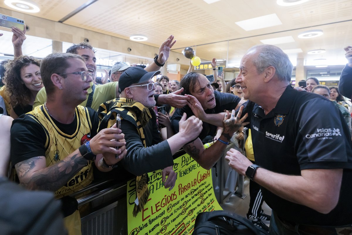 CB1939Canarias's tweet photo. 🫶 ¡Increíble! ¡Canarismo en vena! 💛🖤 https://t.co/IXVrbMfH79