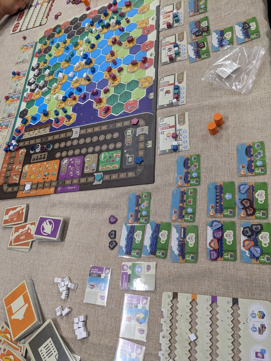 Shima_Games_Lab's tweet photo. レイルウェイブーム
競りをして、競りをして、競りをして、ちょっと休んで、競りをするゲーム
190点でも2位

原版よりも色々と整理整頓されて、色々な偏りも是正されていてとても良い

第三者ディベロプという構造がゲームの完成度を遥かに高める近道だと実感 https://t.co/BM7qXFnXzr