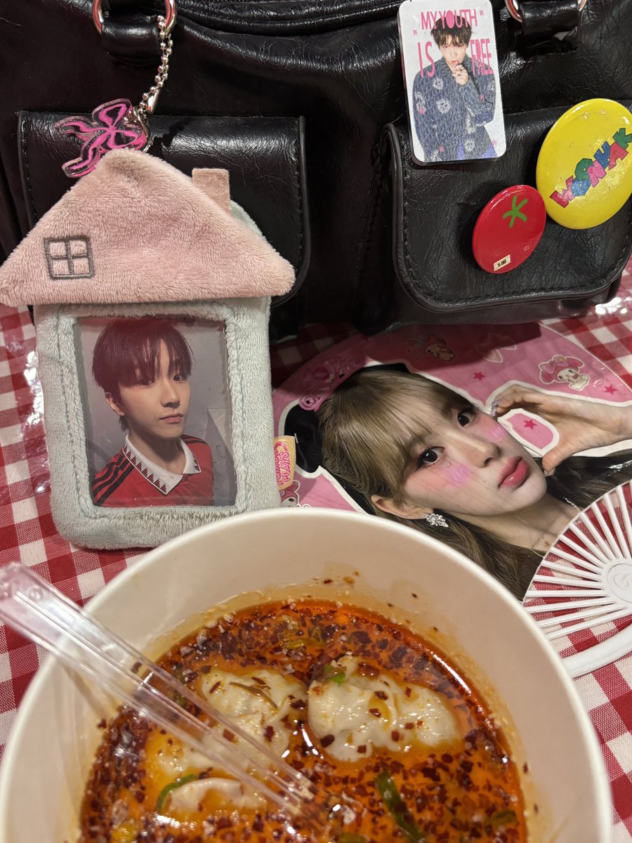 dHisA(e lu) . . sKrrt😎🍙⭐️🎮🛸^%! tweet media