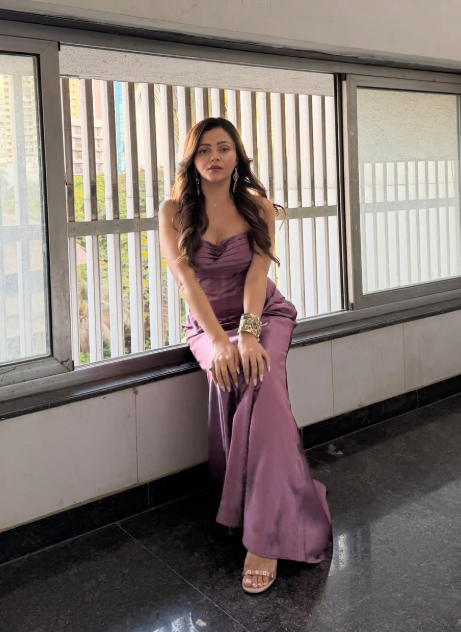 rubina_sanaya's tweet photo. Rubina is looking elegant and stylish in this plum-colored western outfit.

Please like and comment under the original Insta post. Link: https://t.co/HuHJXKq84Z

#RubinaDilaik #RubiHolics #WesternOutfit https://t.co/9ldIy8e7Jo
