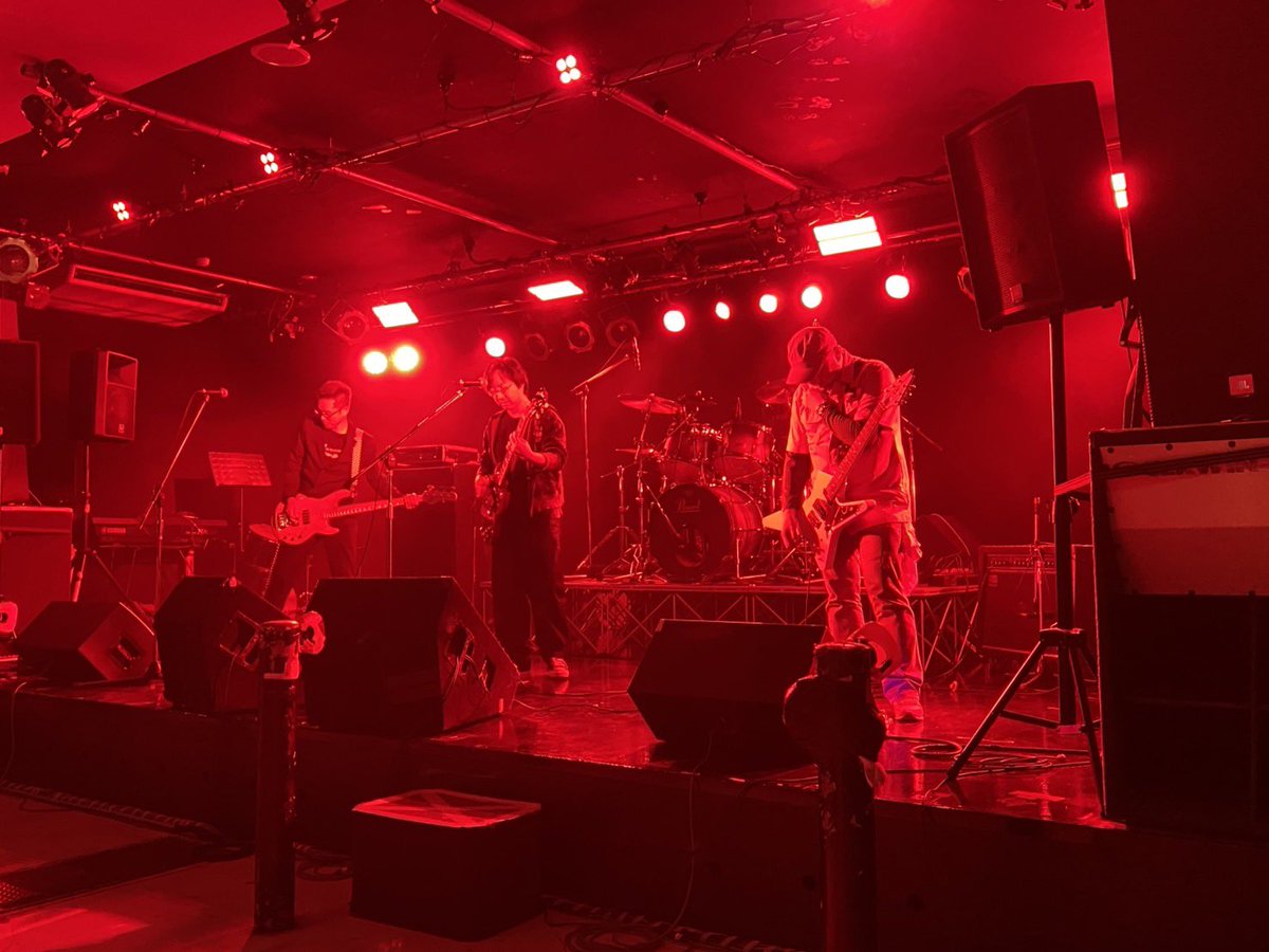 RDenjiro's tweet photo. 本日はライブお疲れ様でございました🎸 https://t.co/OASEzV6bFA