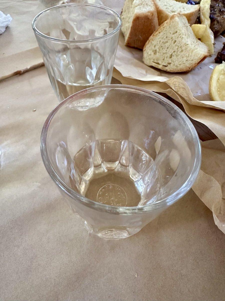 FanakidiF's tweet photo. Εε και τι άλλο;!
ΝΑ ΤΡΩΜΕ και ΝΑ ΠΙΝΟΥΜΕ-αφουύ!!! 🙈😇 https://t.co/V0DwE5gPgT