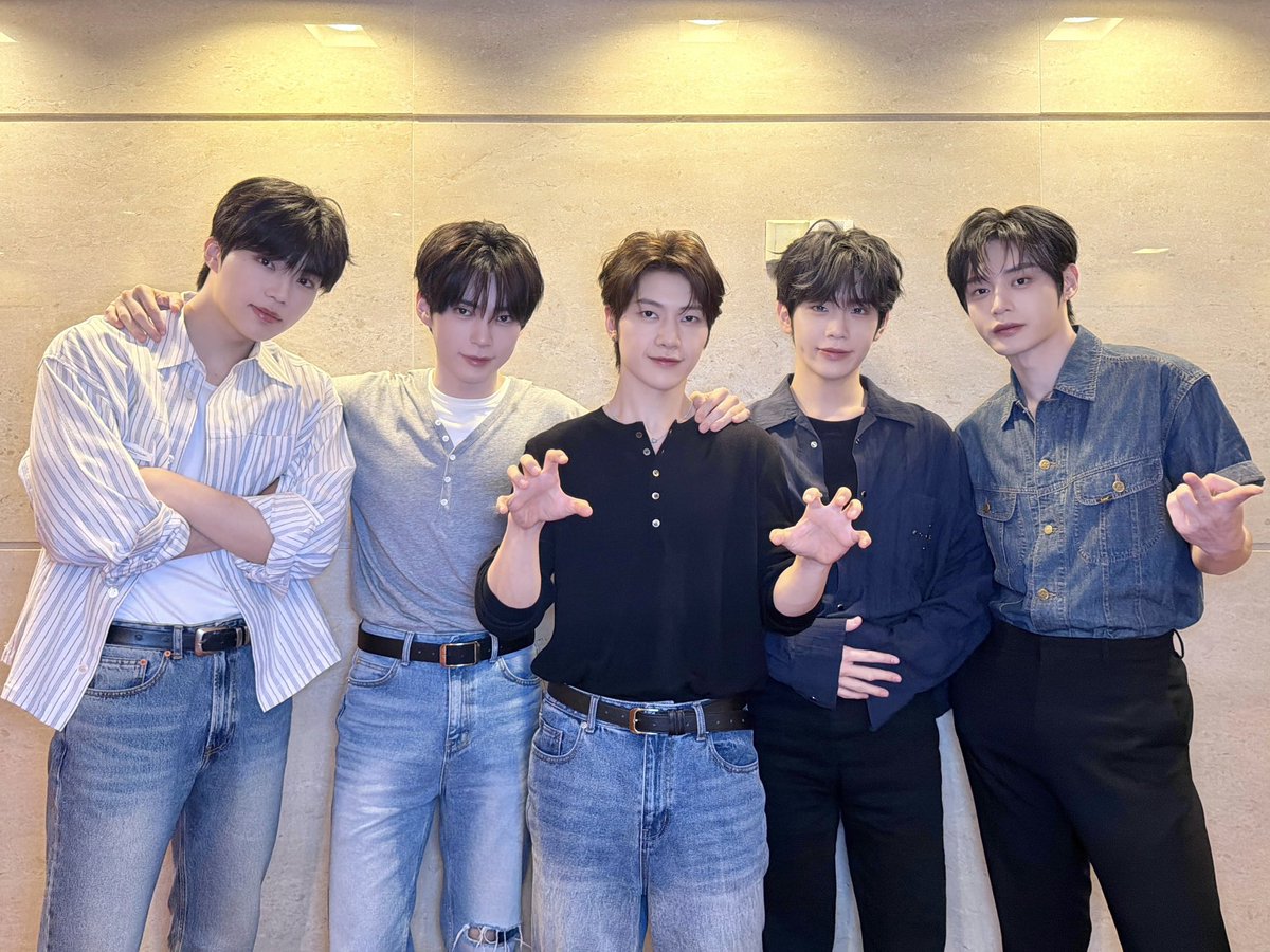 ZB1_official's tweet photo. 260607
중국 대면 팬사인회 

#ZEROBASEONE #ZB1 #제로베이스원
#Ascend-
#TOP5 #ZEROBASEONE_TOP5 https://t.co/sLbtgHQ5N9