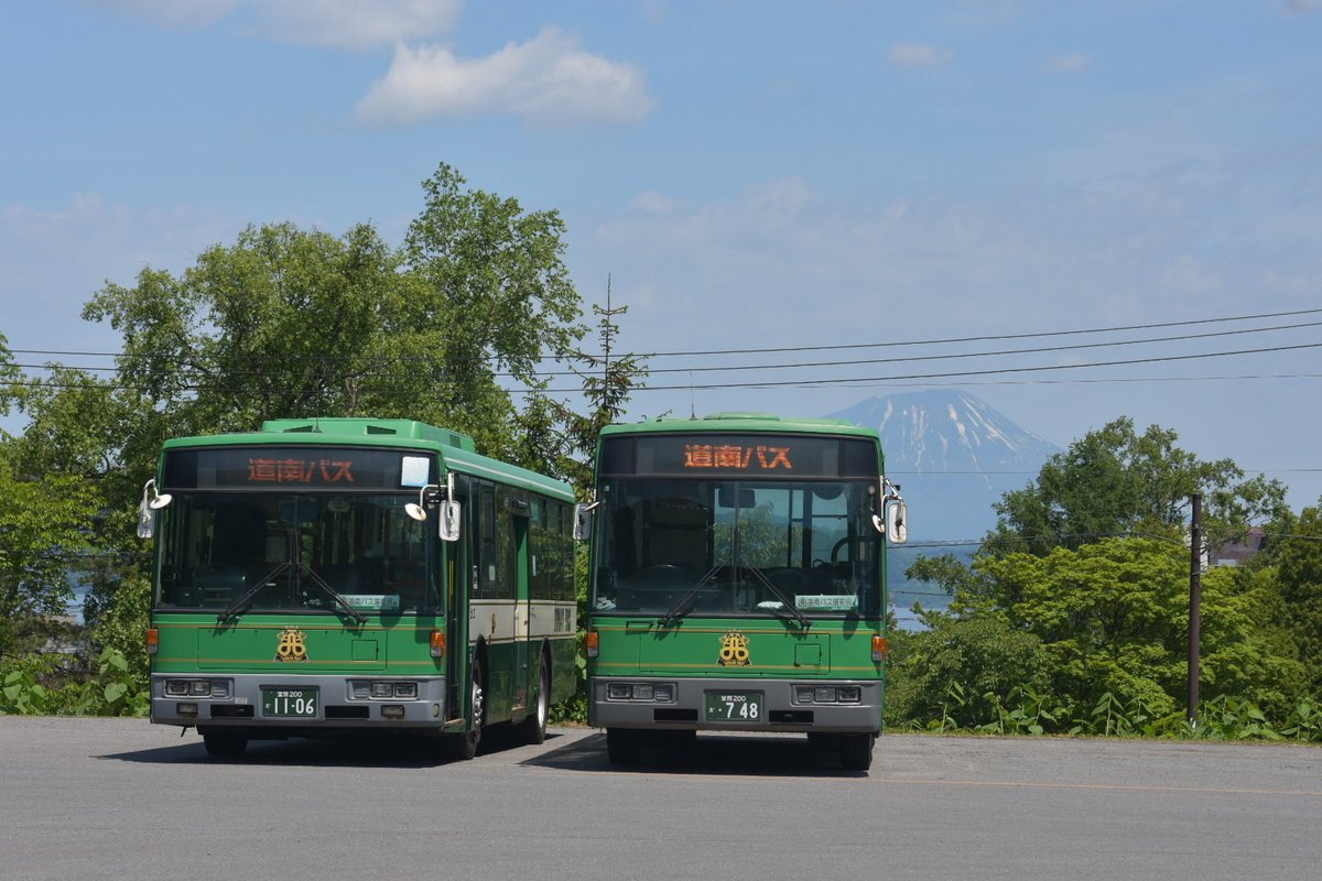 west10527's tweet photo. 先日は2年ぶりに北海道まで飛び、道北バスの撮影に。気になっていた復刻色車両の撮影など、大変満足いく週末になりました。
お世話になった皆様、ありがとうございました。 https://t.co/NrN4BzPHD2