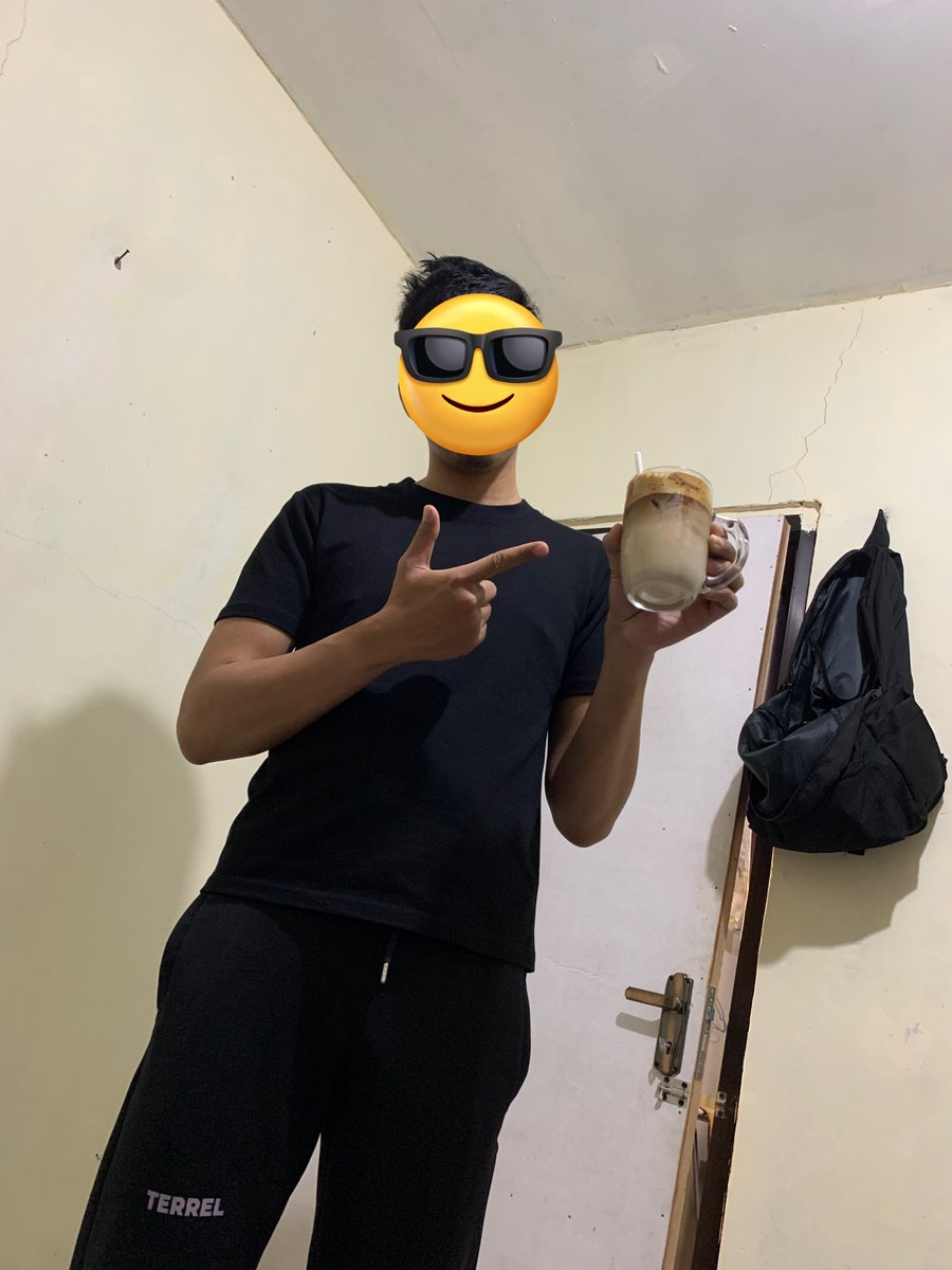 alkoholmurnii's tweet photo. Masnya ku kocok, kopinya ku sedot. Tiba tiba bikin dalgona @liquidcocain18 . Males banget bayarannya sampe losdolll https://t.co/Msv44ME3ur