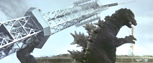 C7VkpgoDxL72026's tweet photo. モスラ対ゴジラのゴジラは、悪役として描かれている
前作のキングコング対ゴジラも同様に、ゴジラのテーマ曲が、本当にかっこいい
タワーや城を破壊するシーンも迫力があるし、特撮って感じがしてめっちゃ好き
モスゴジ のデザインもかっこいい‼️
＃ゴジラ
＃モスラ対ゴジラ https://t.co/lnS3M197Bq