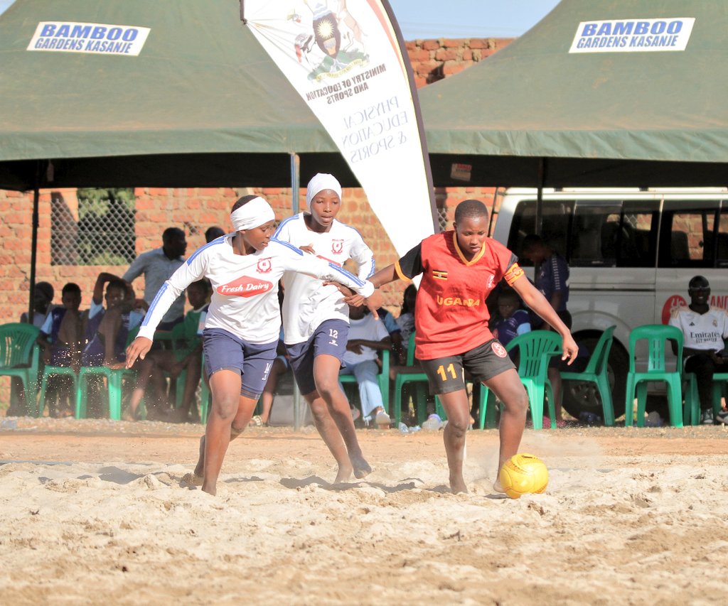 USSSAOnline's tweet photo. #USSSAWeekendLeague || Beach Soccer Girls
📌 Full Time
Mukono Kings 1 : 4 Tagy High School
#USSSABallGamesII https://t.co/V5ExqqfDh8