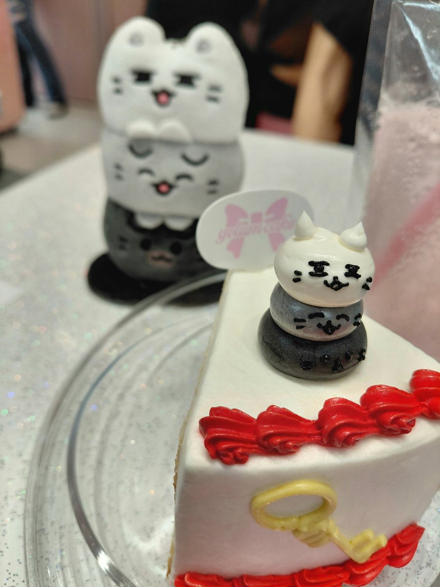 Lua_wonhui's tweet photo. 素敵なコンセプトで楽しみにしていたジュンくんのセンイルカフェへ！

特典(とっても豪華…！）のお写真もイラストも綺麗でケーキもかわいすぎた🐱行けてよかったな♪

Thank you for 
@CrescentJun_PH ❤
@yolumlovesyou
#SecretsUnderTheMoonlight https://t.co/gyeJ3kzywv
