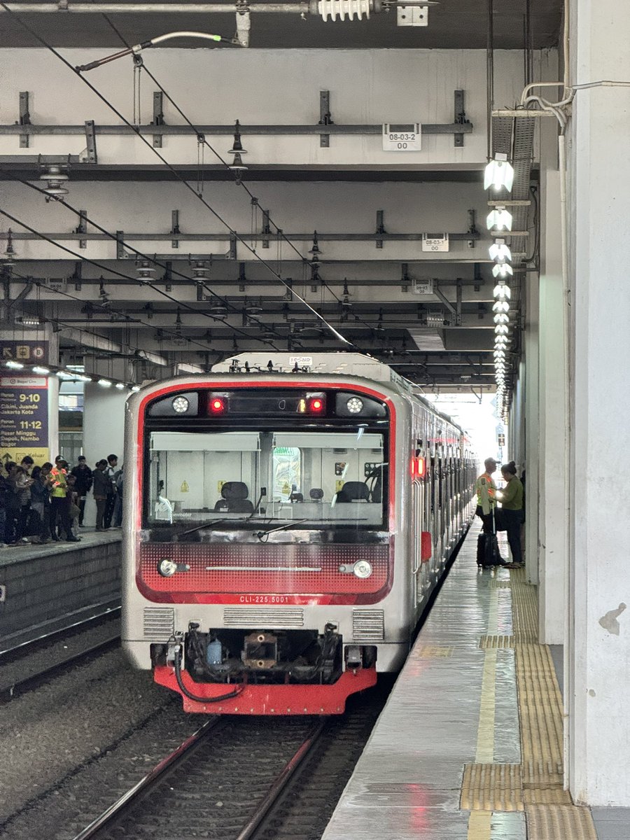 adriansyahyasin's tweet photo. Dari Yamanote Loop Line kembali ke Cikarang Loop Line 😵‍💫 https://t.co/vxwyINUf1e